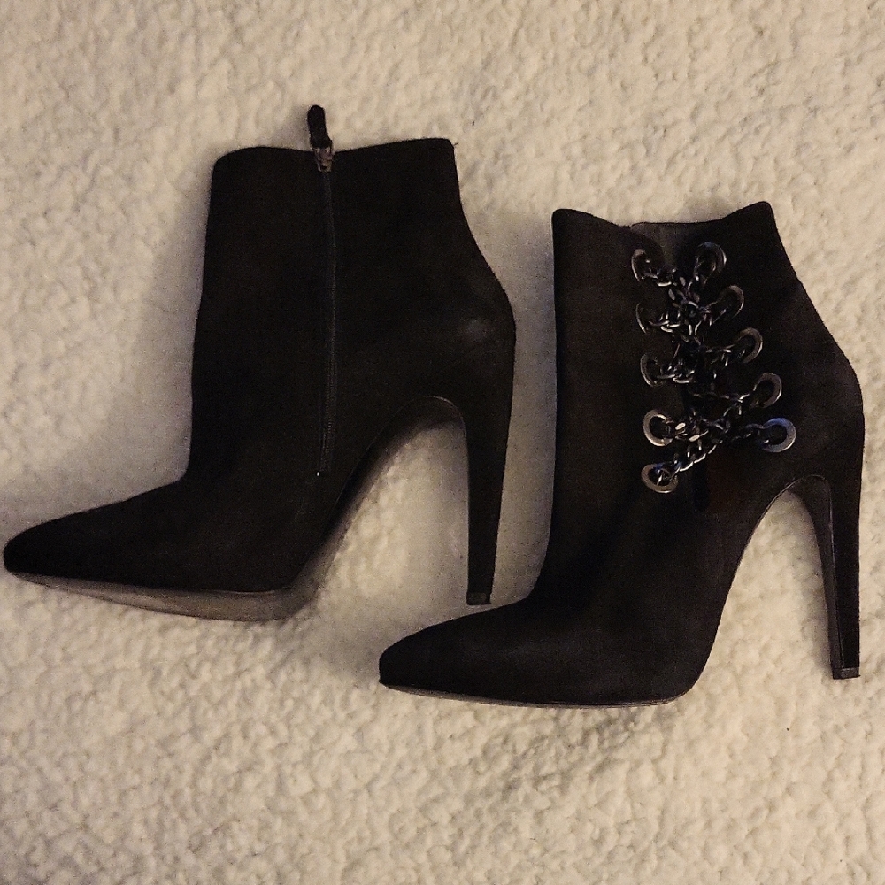 EUC VIA SPIGA Black Nubuck/Suede High Heel Ankle Boots With Chain Size 9.5.